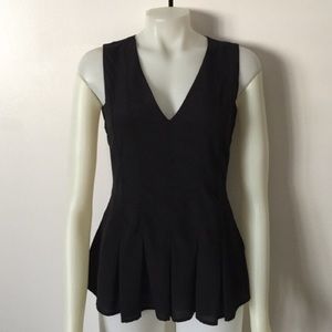 ⬇️ H&M Black Peplum Top w/ Back Zipper